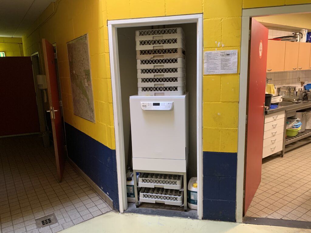 Gang met afwasmachine